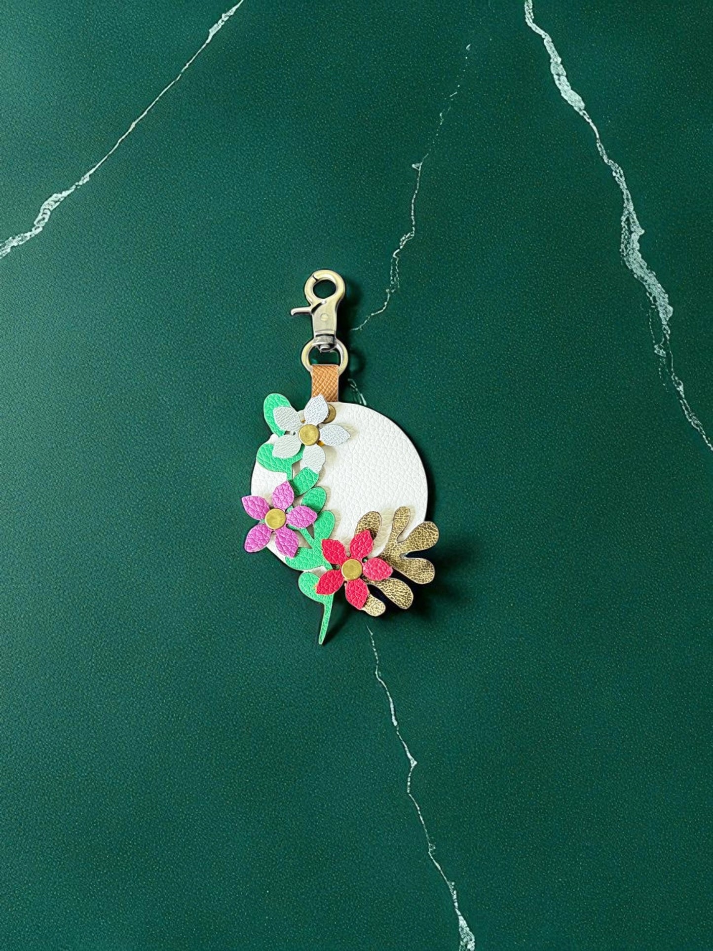 Floral keychain on a green marble background