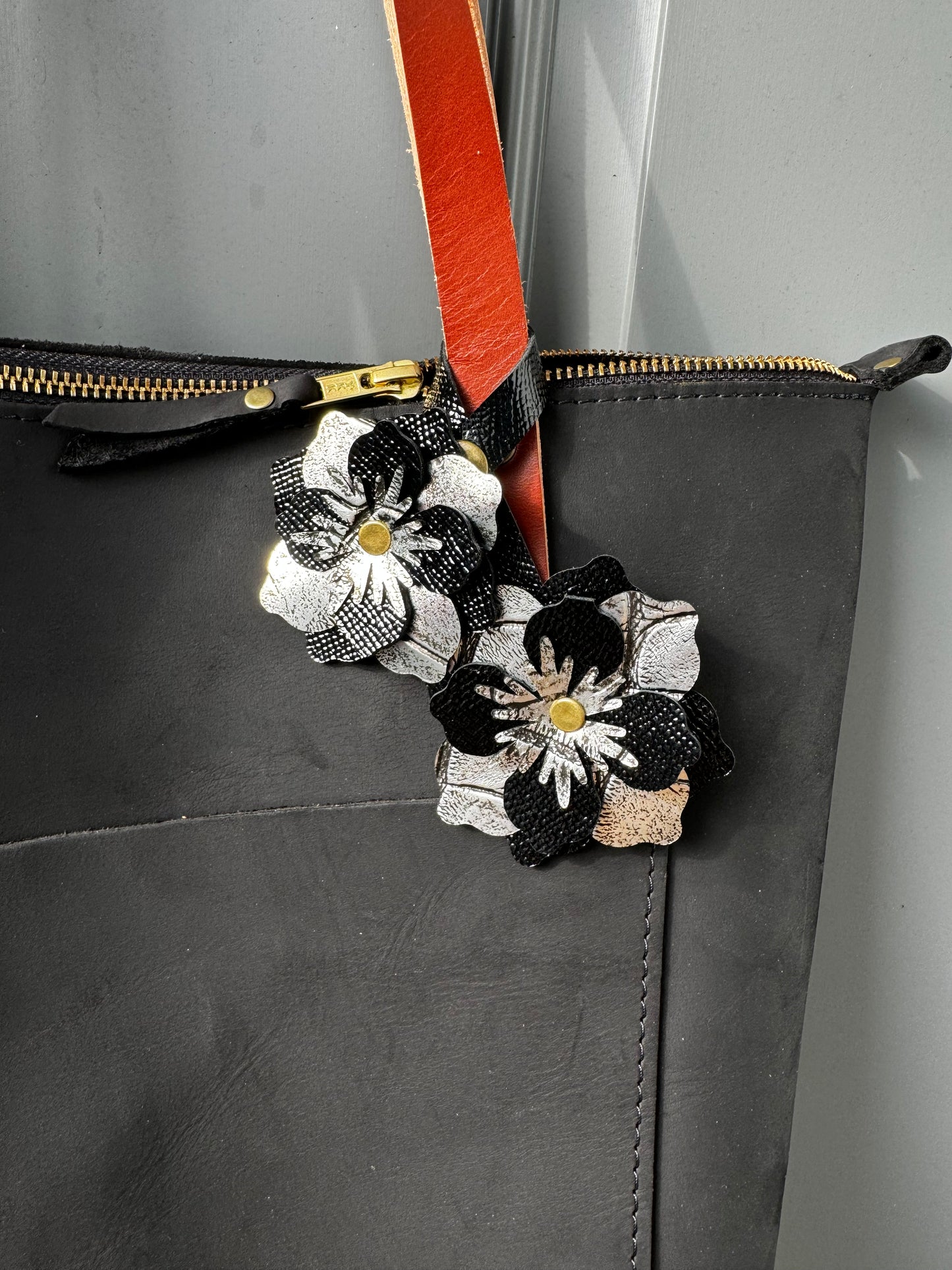 Everbloom Leather Flower Double - Black and Silver