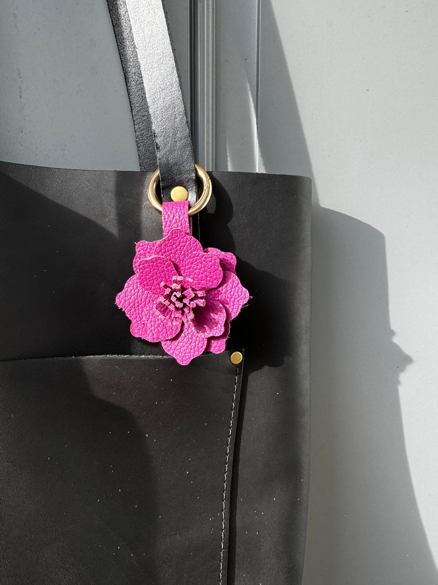 Everbloom Leather Flower Small - Hibiscus/ Pink Peacock