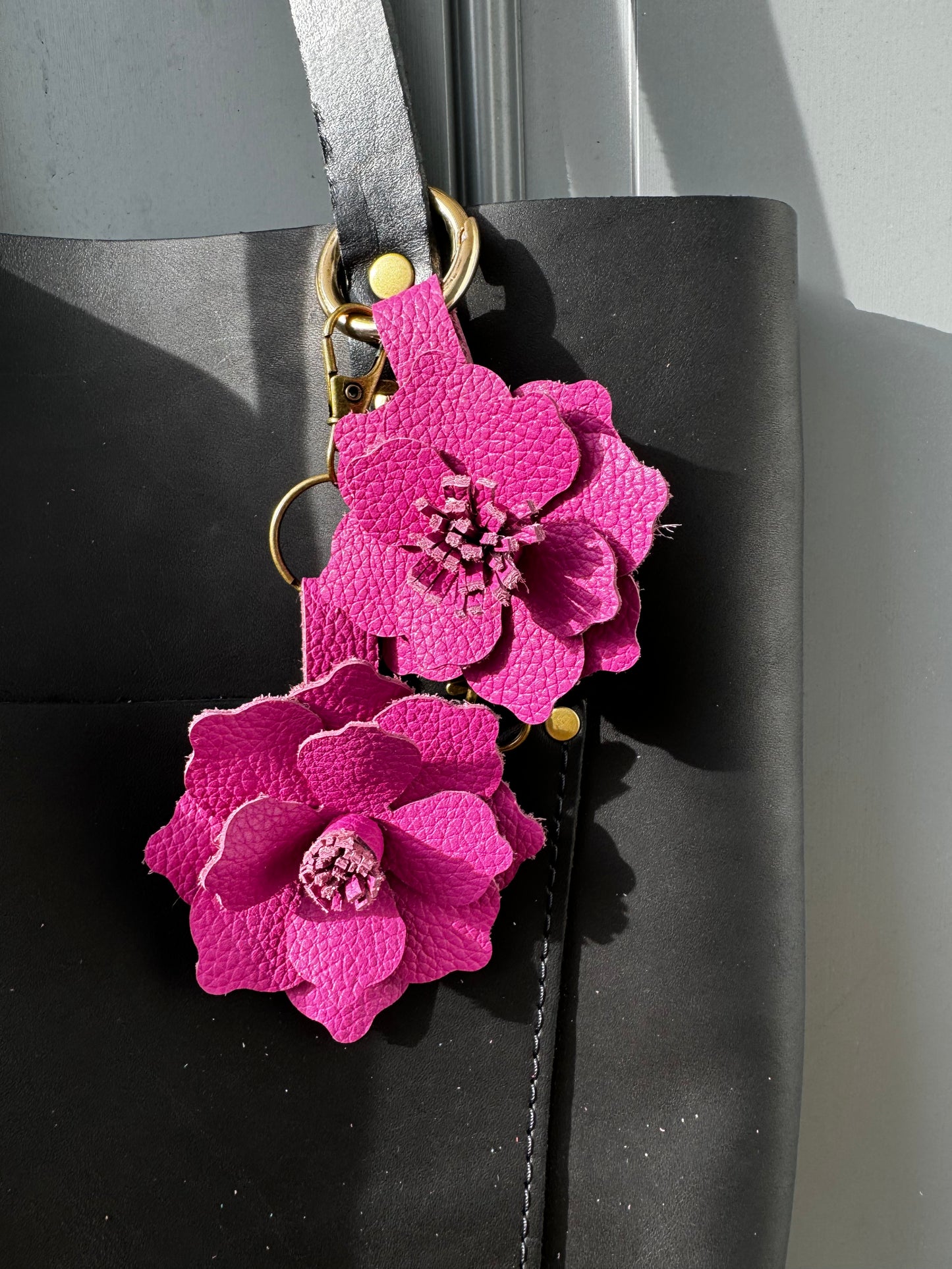 Everbloom Leather Flower Small - Hibiscus/ Pink Peacock