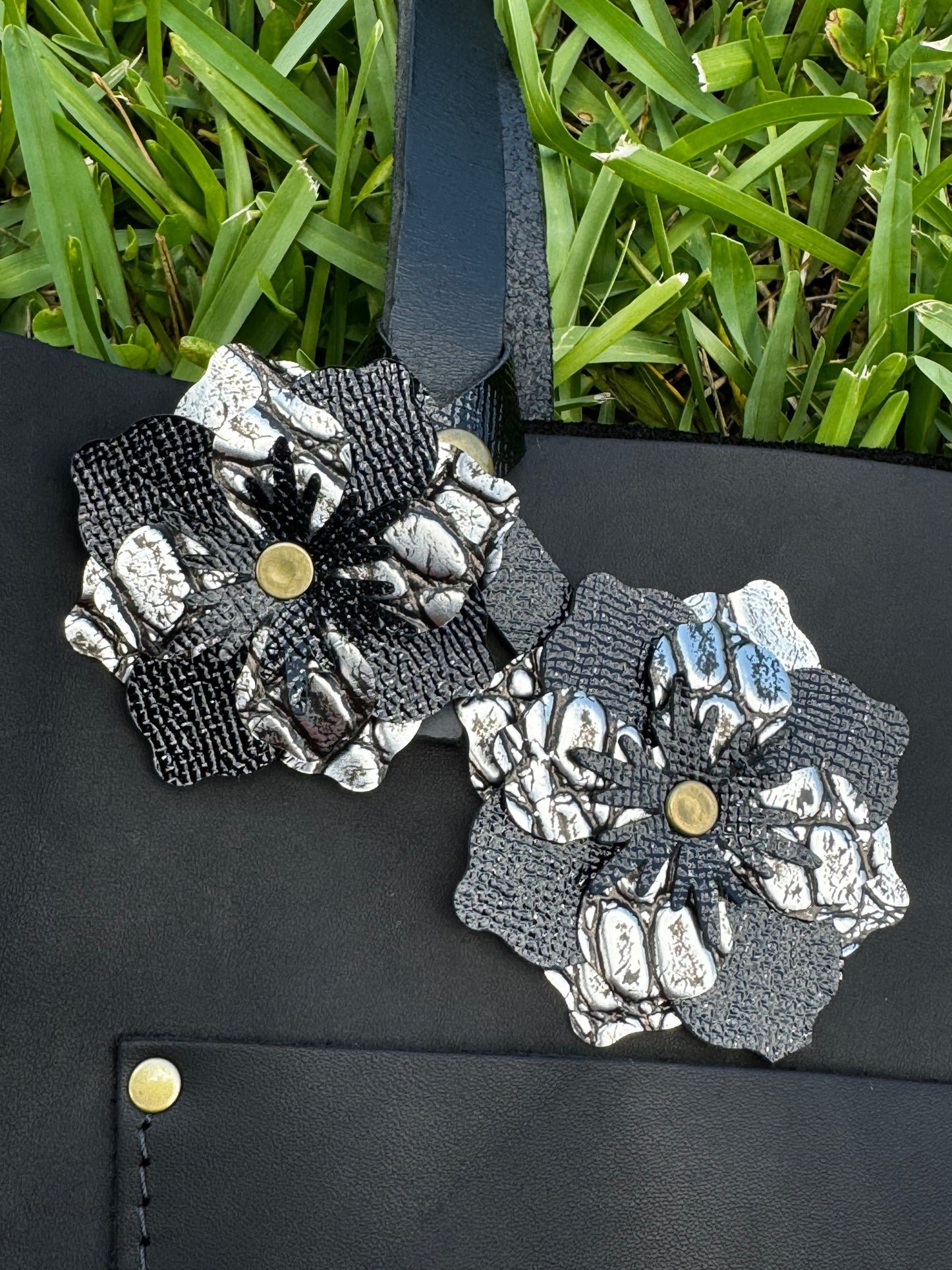 Everbloom Leather Flower Double - Silver and Black